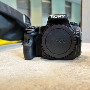 Sony Alpha DSLT camera with error message.as is
